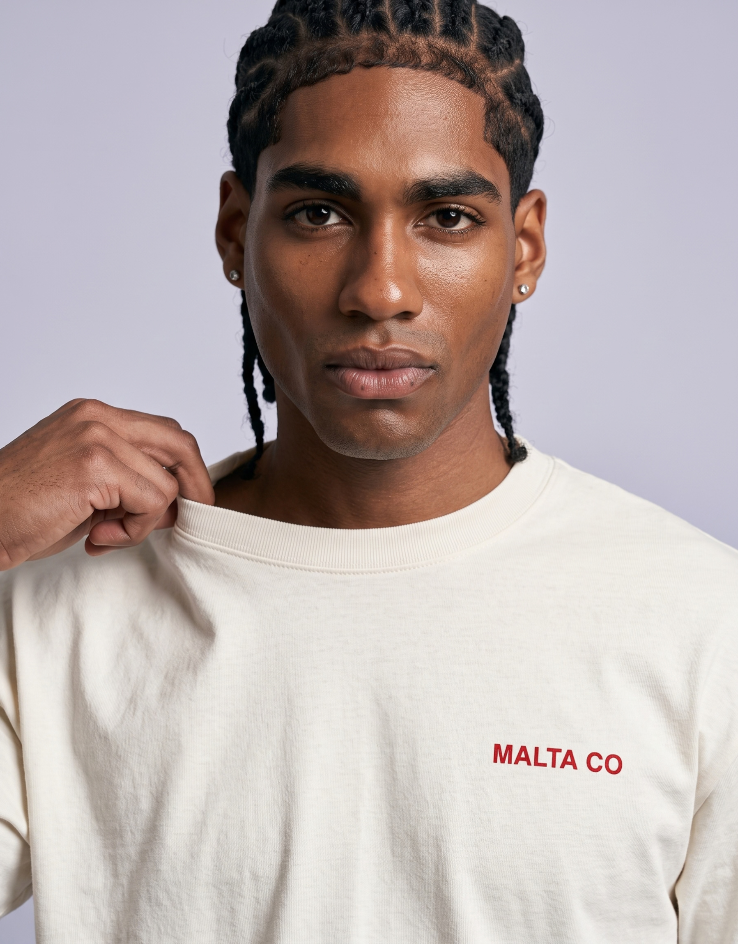 Detalhe da malha e da estampa da camiseta oversized MALTA® nobody knows, off-white