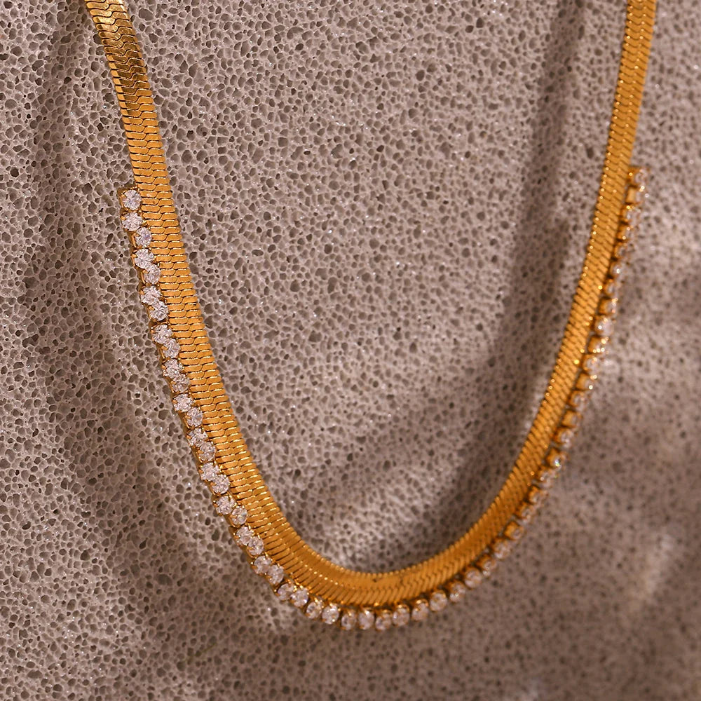 Gargantilha Elegante Zircônia