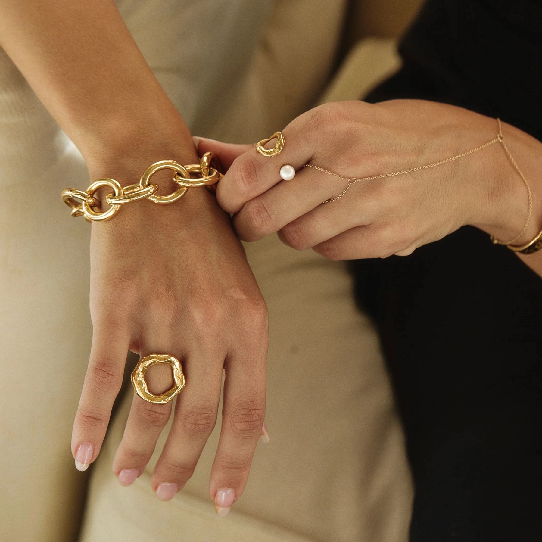 Anel Elegance Circular Ajustável Banhado a Ouro 18k