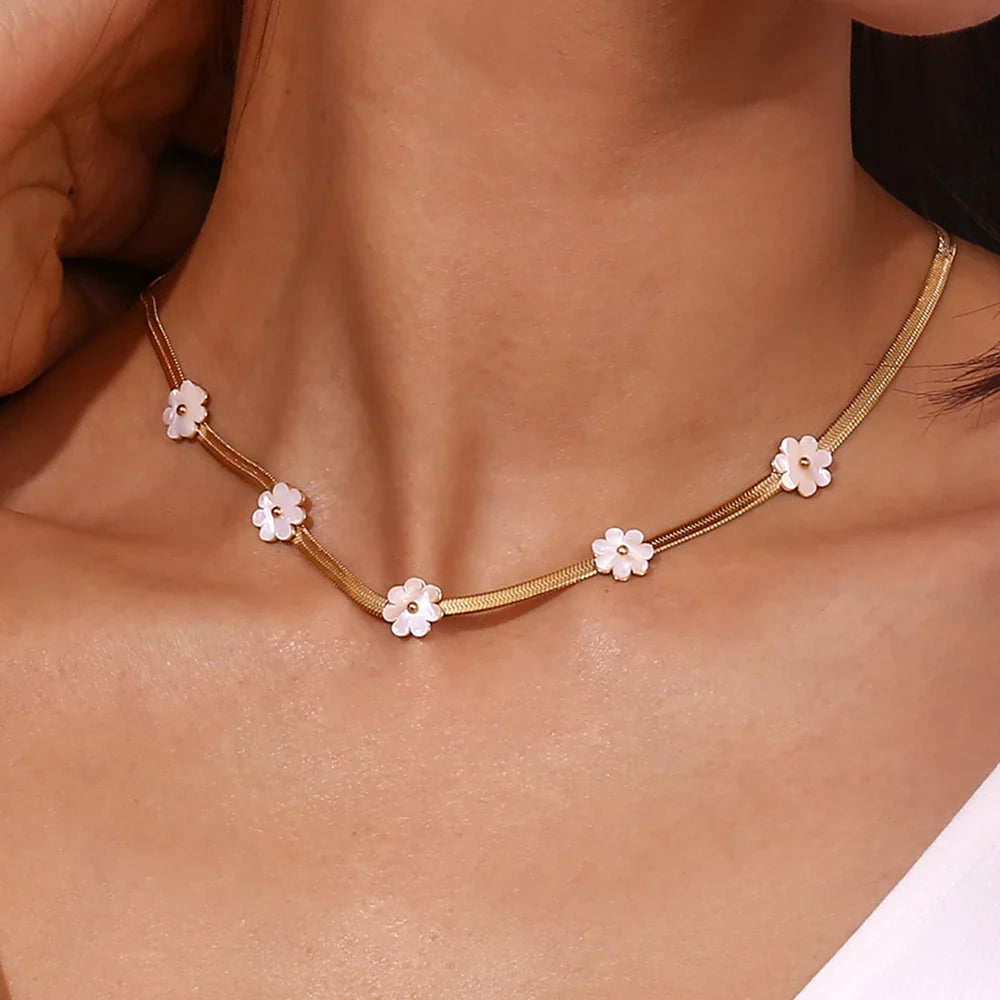 Colar Elegante Flores