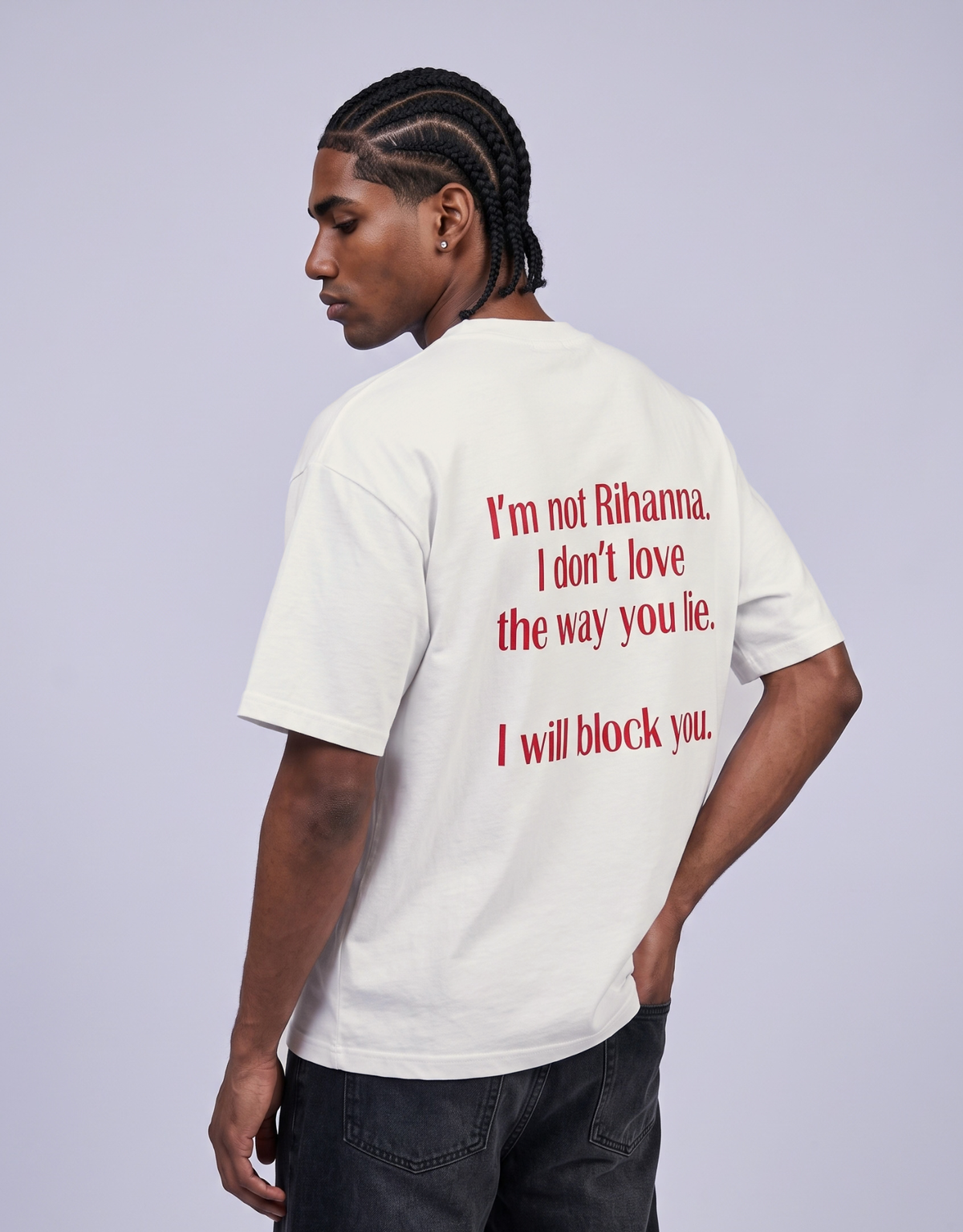 Camiseta oversized MALTA® I Will Block You off-white, costas com a frase “i'm not rihanna, i don't love the way you lie, i will block you”