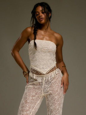 top cropped bandeau de renda com franjas bege