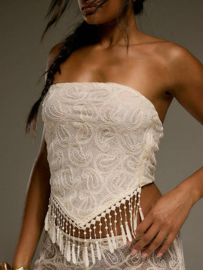 top cropped bandeau de renda com franjas bege