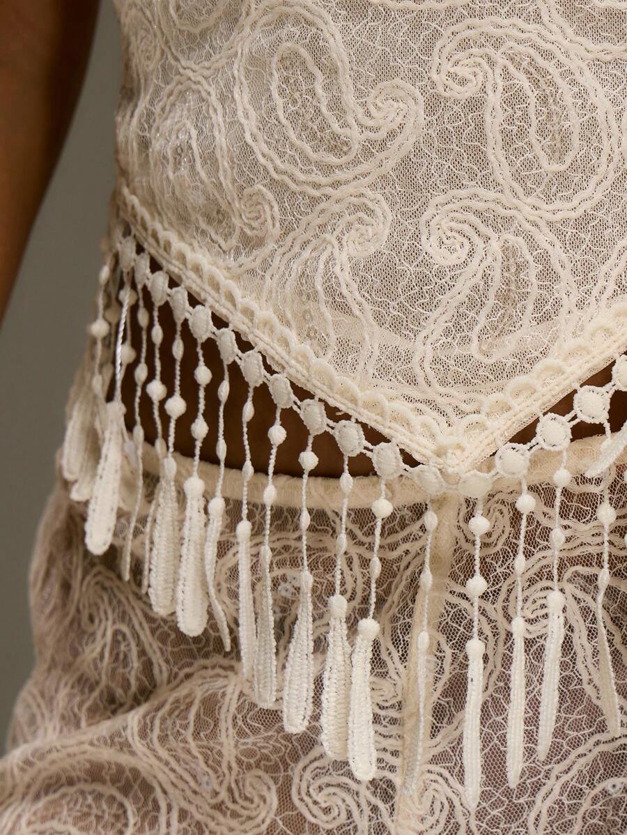 top cropped bandeau de renda com franjas bege