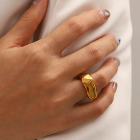 Anel Assimétrico Banhado a Ouro 18k