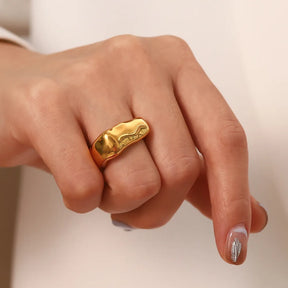 Anel Assimétrico Banhado a Ouro 18k