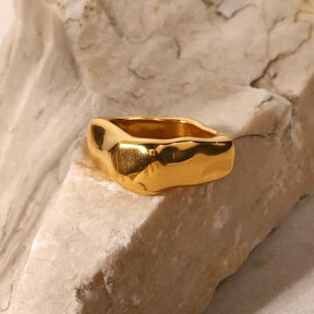 Anel Assimétrico Banhado a Ouro 18k