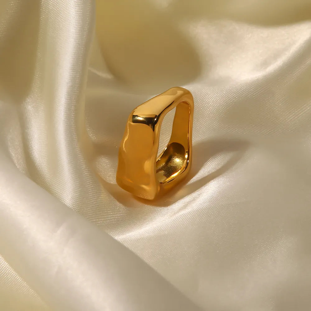 Anel Assimétrico Banhado a Ouro 18k