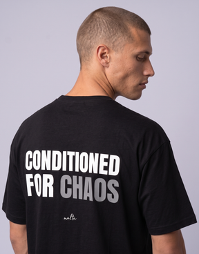 Detalhe da estampa da camiseta MALTA® Conditioned for Chaos