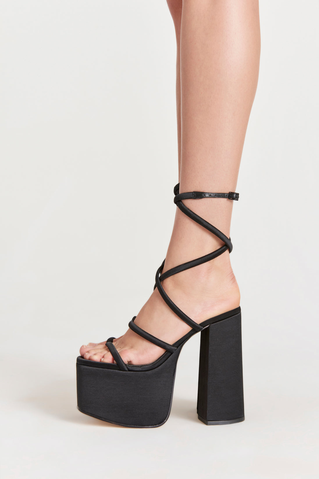 HYTE PLATFORM - BLACK