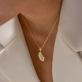 Colar Com Pingente Olho de Gato Banhado a Ouro 18k