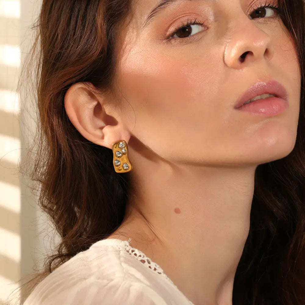Brinco Irregular Strass