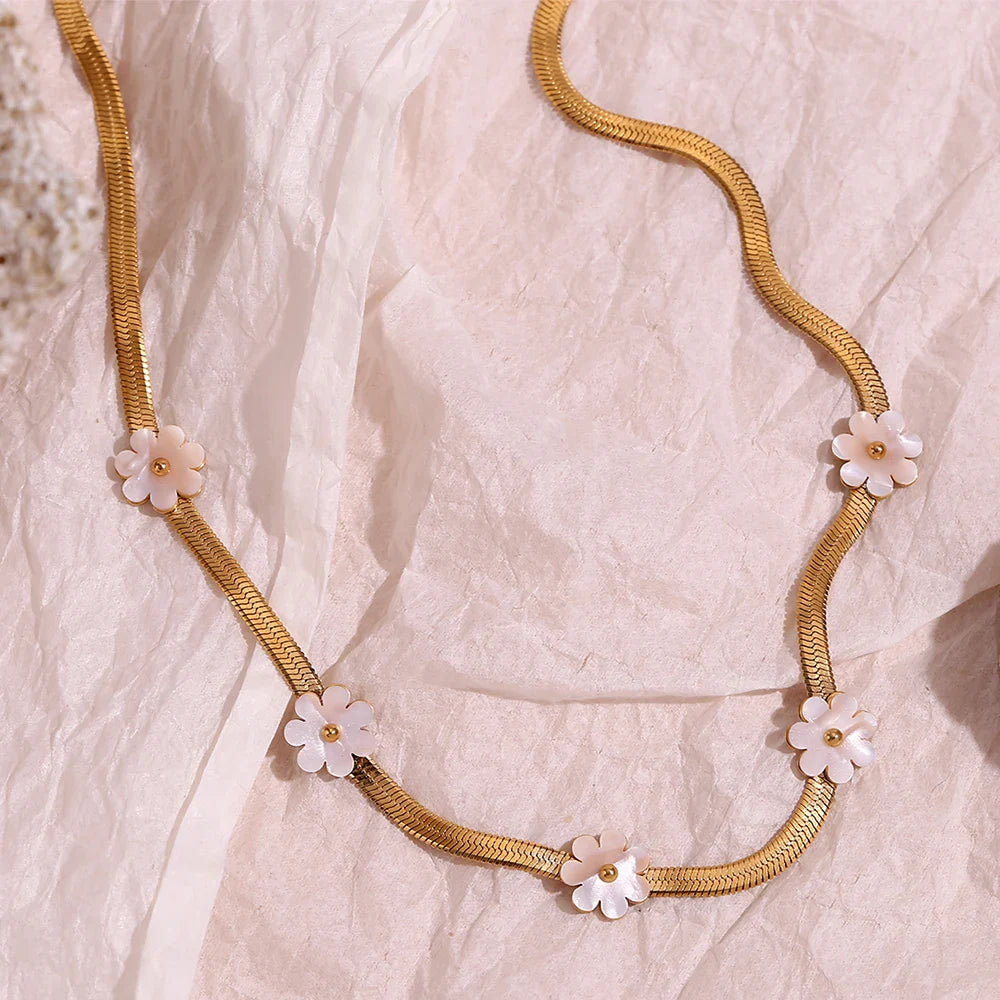 Colar Elegante Flores