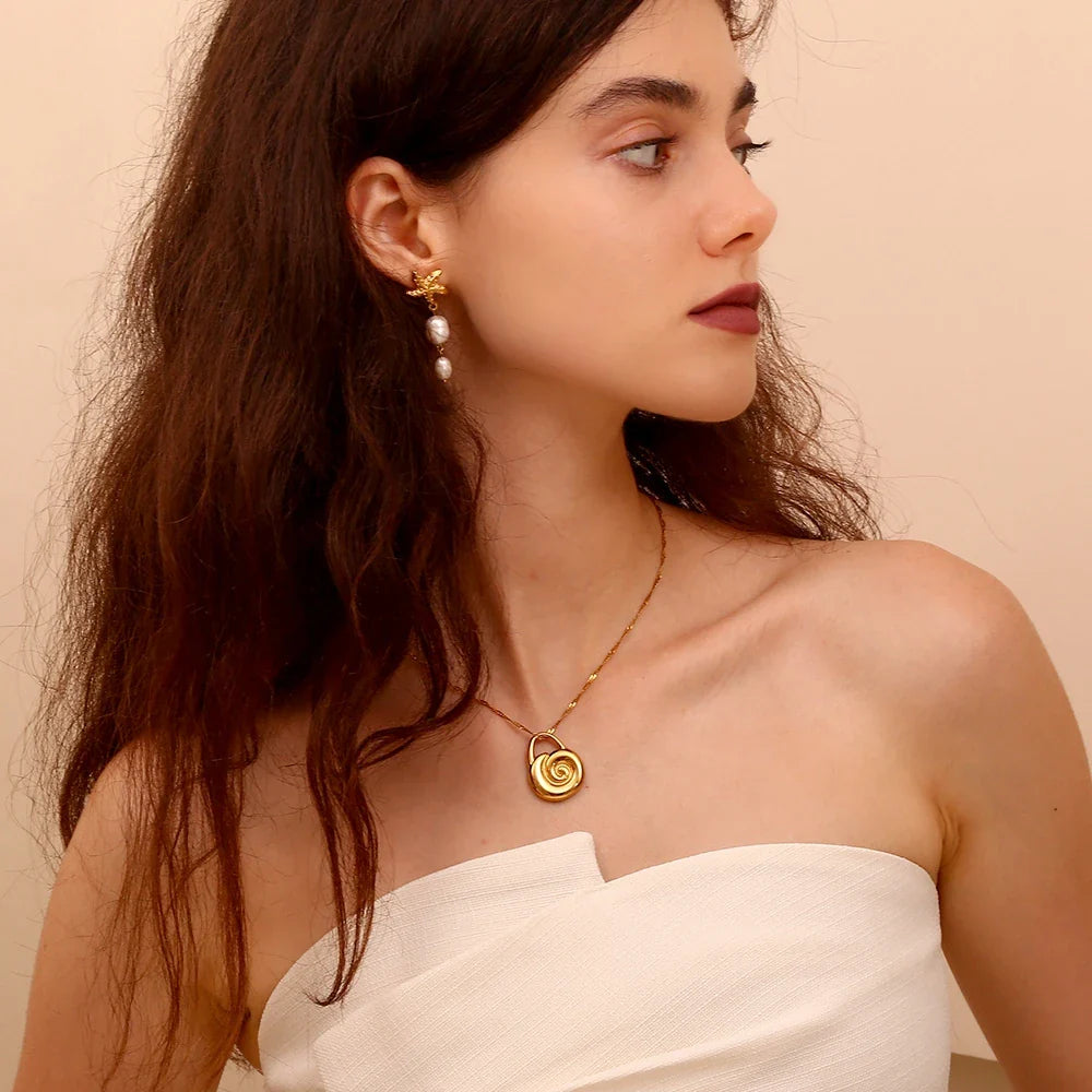 Colar Espiral Dourado