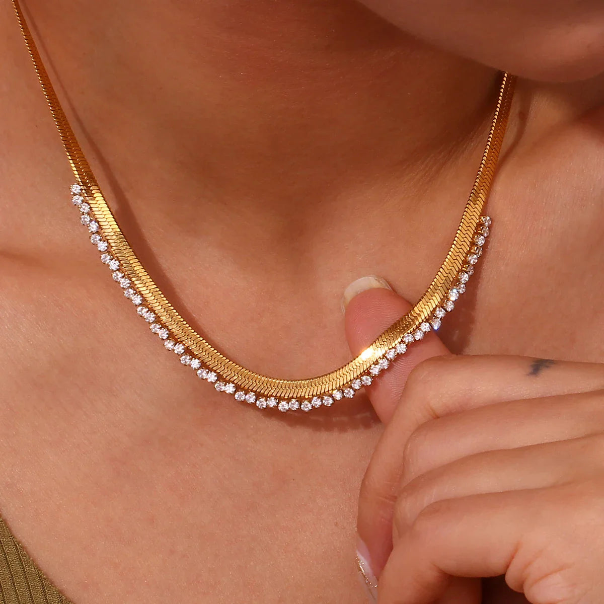 Gargantilha Elegante Zircônia