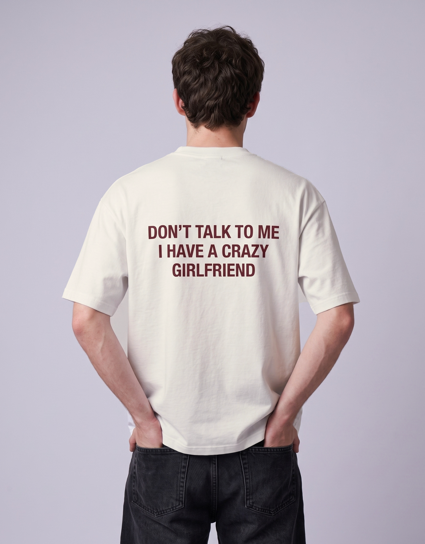Camiseta oversized MALTA® Crazy Girlfriend off-white, costas com a frase “don't talk to me, i have a crazy girlfriend”