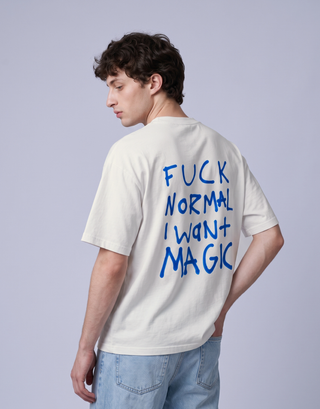 Camiseta oversized MALTA® I Want Magic off-white, costas com a frase “fuck normal, i want magic”