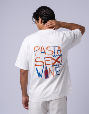 Camiseta oversized MALTA® Pasta Sex Wine off-white, costas com a frase “pasta, sex & wine”
