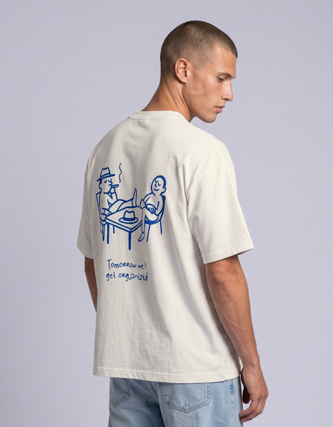 Camiseta oversized MALTA com a frase tomorrow we'll get organized nas costas