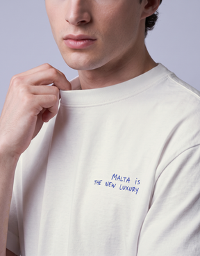 Detalhe da estampa da camiseta MALTA® Offline Luxury