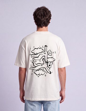 Camiseta oversized MALTA® Flying off-white, costas com a frase “it's always the time for flying”
