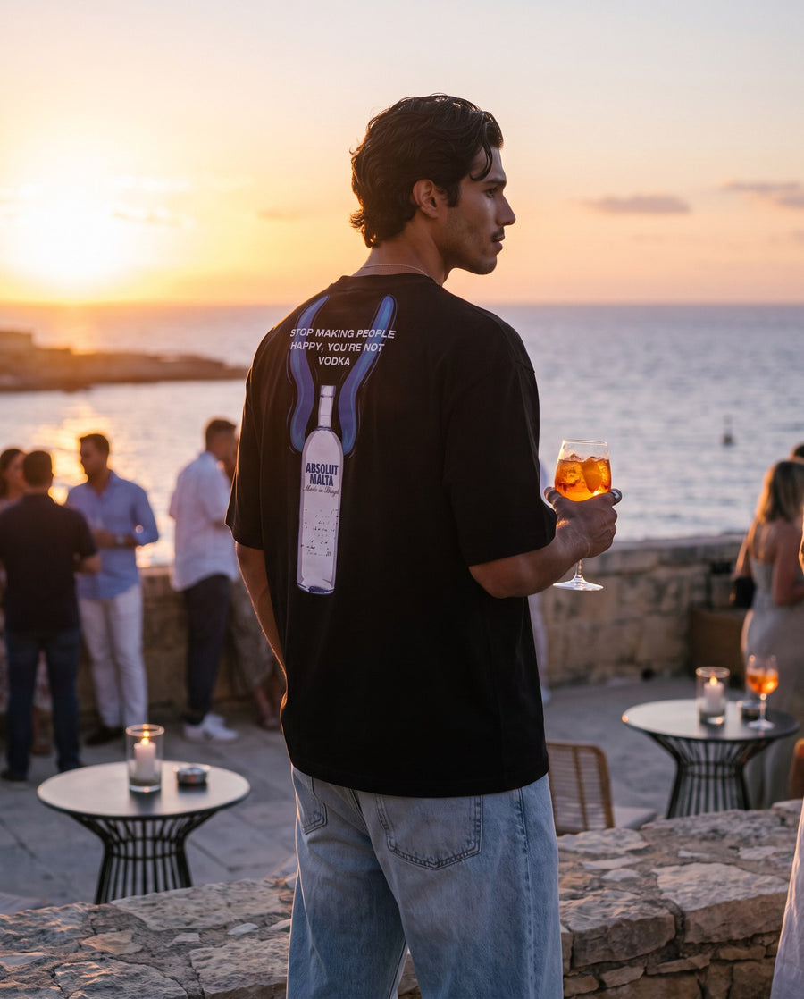 Camiseta oversized MALTA® absolut malta às 19h: aperitivo ao pôr do sol