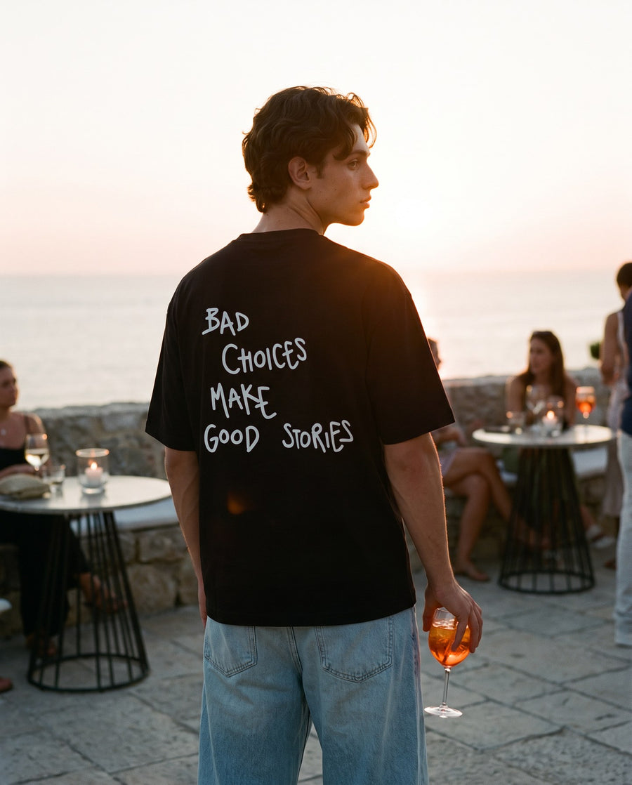 Camiseta oversized MALTA® bad choices às 19h: aperitivo ao pôr do sol