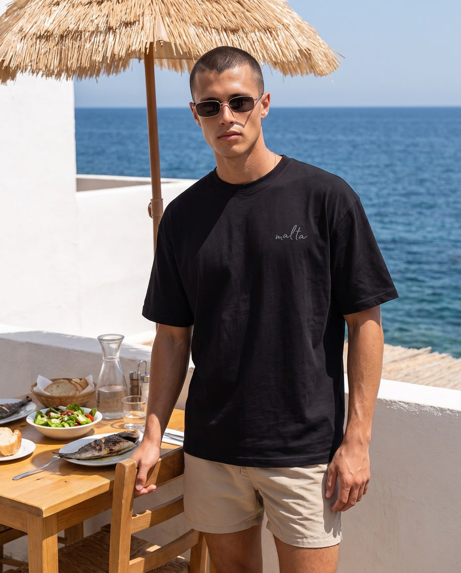 Camiseta oversized MALTA® conditioned for chaos às 12h: volta da praia