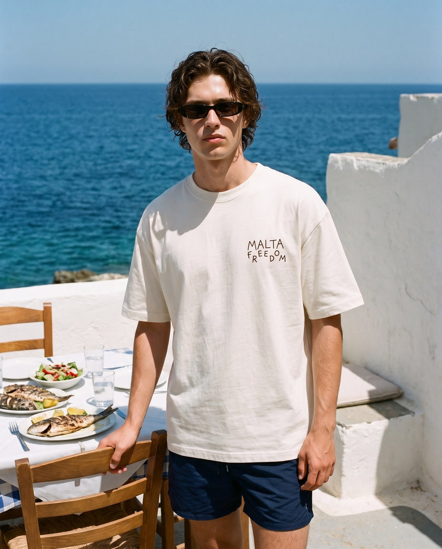 Camiseta oversized MALTA® flying às 12h: volta da praia