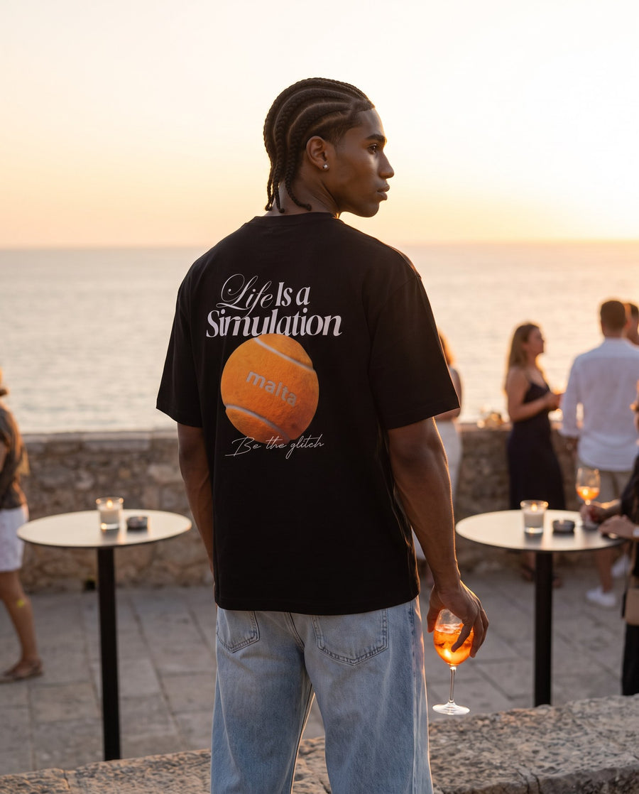 Camiseta oversized MALTA® life is a simulation às 19h: aperitivo ao pôr do sol