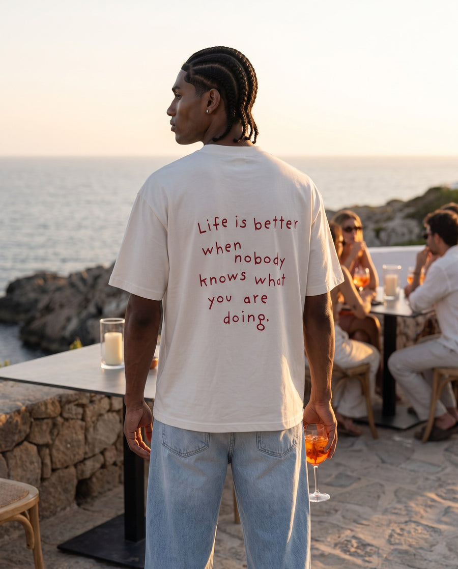 Camiseta oversized MALTA® nobody knows às 19h: aperitivo ao pôr do sol
