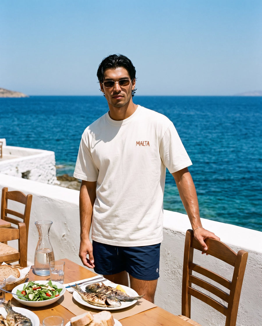 Camiseta oversized MALTA® pasta sex wine às 12h: volta da praia