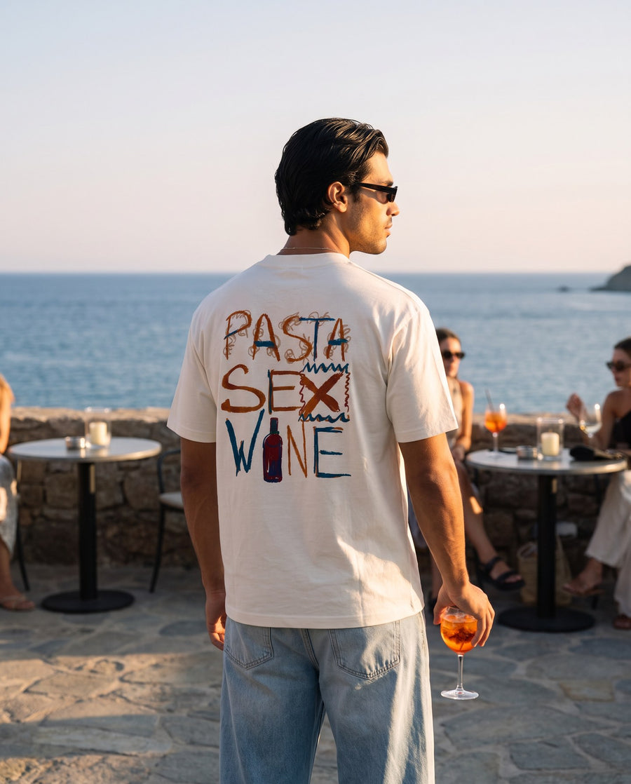 Camiseta oversized MALTA® pasta sex wine às 19h: aperitivo ao pôr do sol