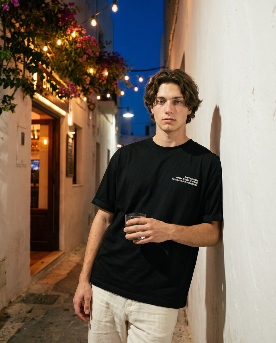 Camiseta oversized MALTA® bad decisions às 23h: noite que não estava nos planos