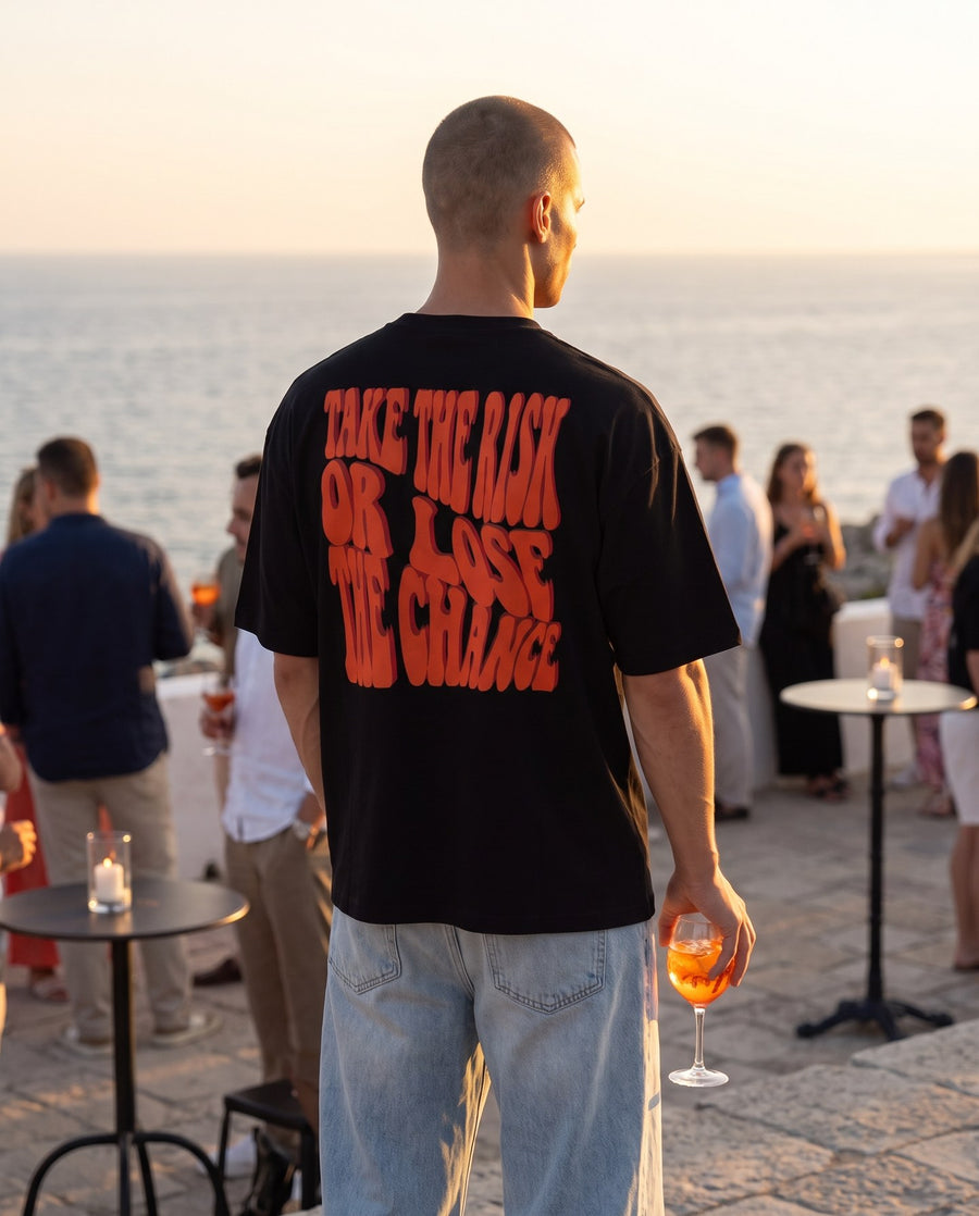Camiseta oversized MALTA® take the risk às 19h: aperitivo ao pôr do sol