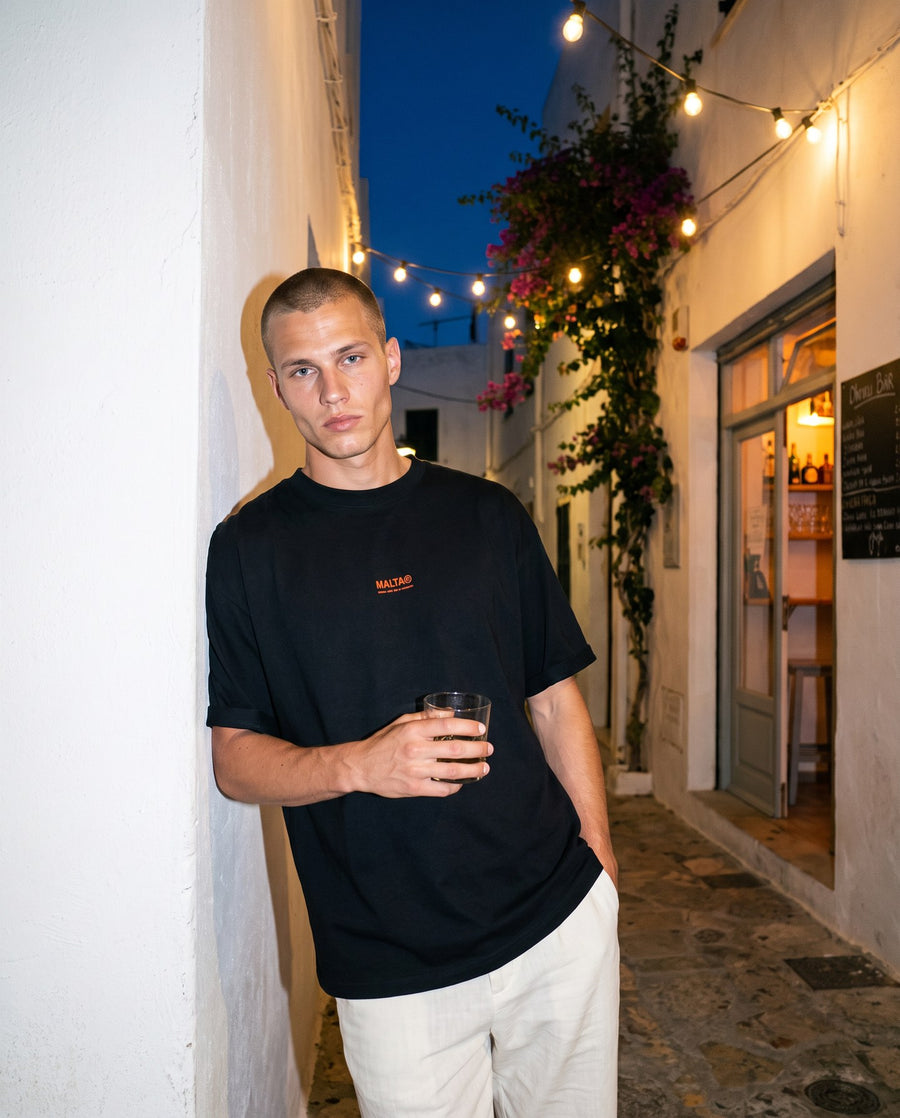 Camiseta oversized MALTA® take the risk às 23h: noite que não estava nos planos