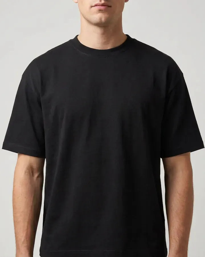 Camiseta MALTA de 220 g/m² caindo reta, sem marcar o peito